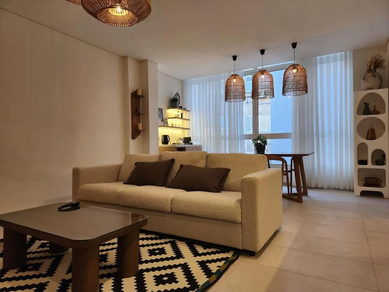 Amazonia Tropical Elegance In Gemayze Βηρυτός